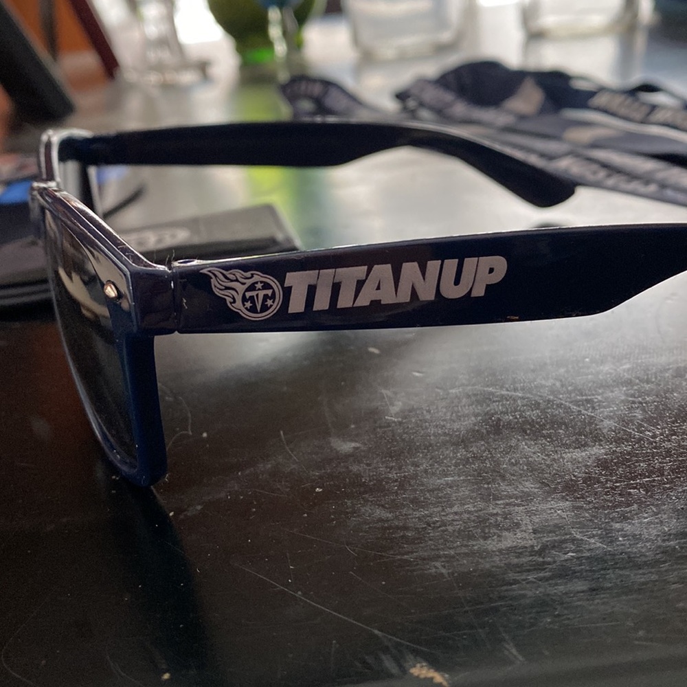 Tennessee Titans Bundle !!! - Picture 6 of 10